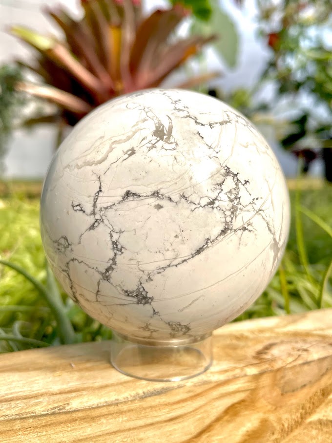 WYSIWYG- Howlite Sphere